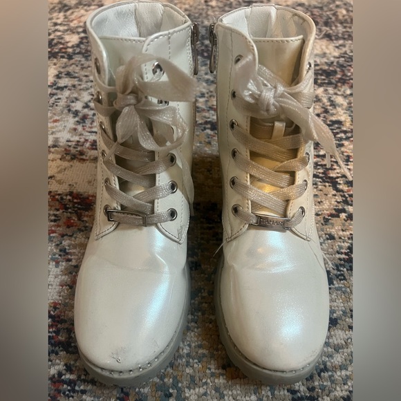 Tahari Other - Girl light beige skinny Lace-Up Boots